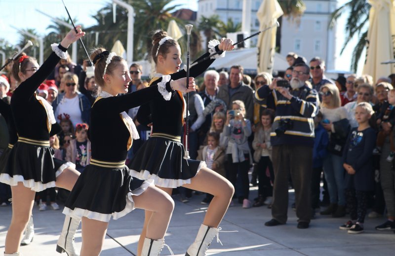 Split: Adventske svečanosti započele nastupom mažoretkinja