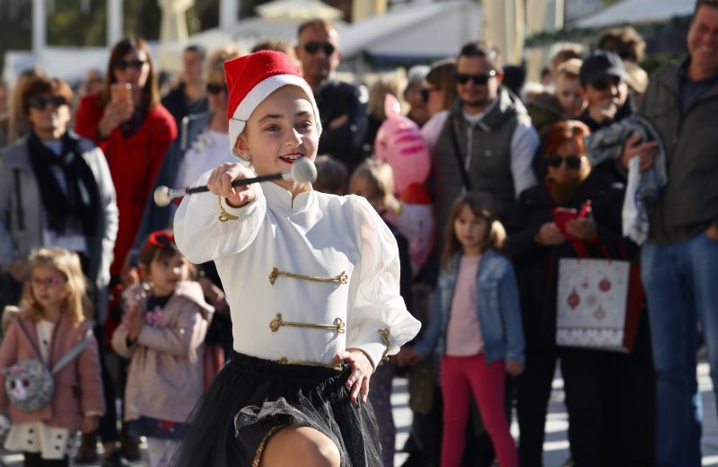 Split: Adventske svečanosti započele nastupom mažoretkinja