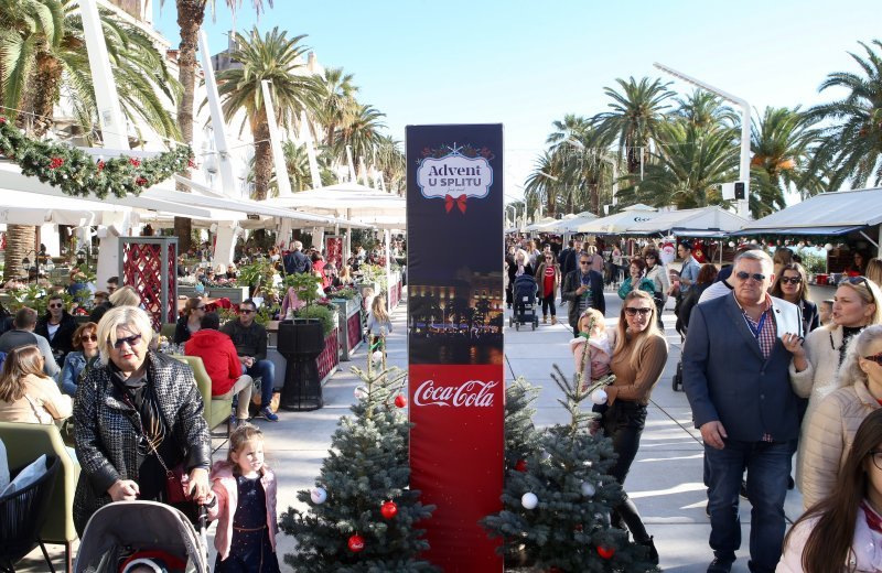 Split: Adventske svečanosti započele nastupom mažoretkinja