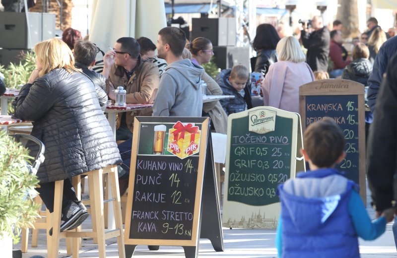 Split: Adventske svečanosti započele nastupom mažoretkinja