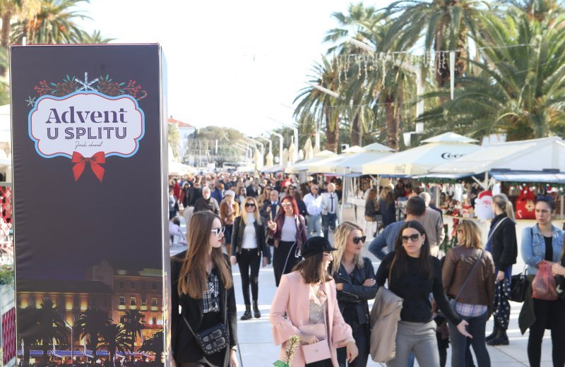 Split: Adventske svečanosti započele nastupom mažoretkinja