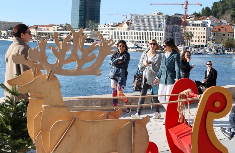 Split: Adventske svečanosti započele nastupom mažoretkinja