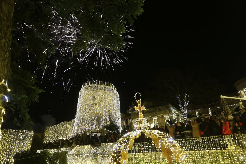 Rijeka: Paljenjem lampica započeo je program Adventa na Trsatskoj gradini