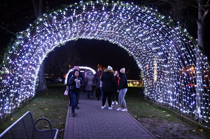 Slavonski Brod: Prve nedjelje Adventa grad je zablistao u blagdanskom ugođaju