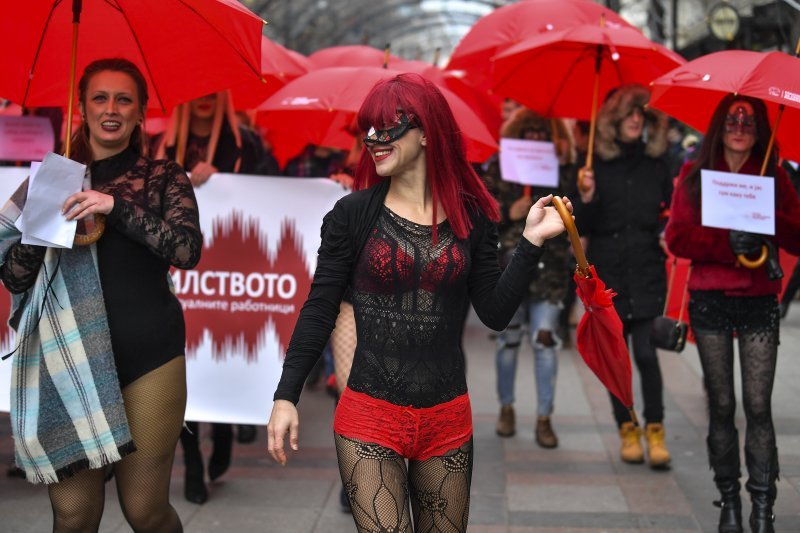 Marš crvenih kišobrana u Skoplju