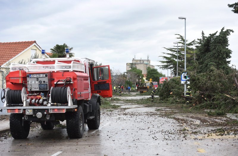 Zadar: Jutros je kroz naselje Ričine protutnjala pijavica