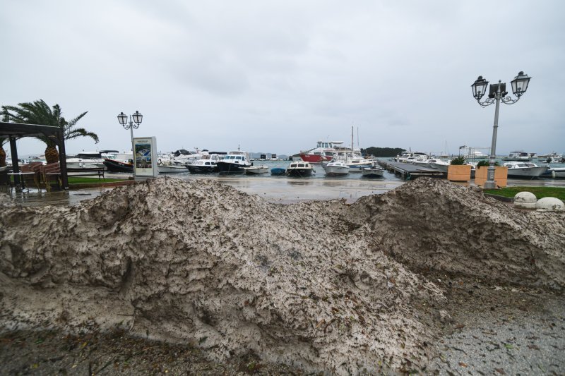 Tuča poharala Pakoštane gdje su poplavljene ulice