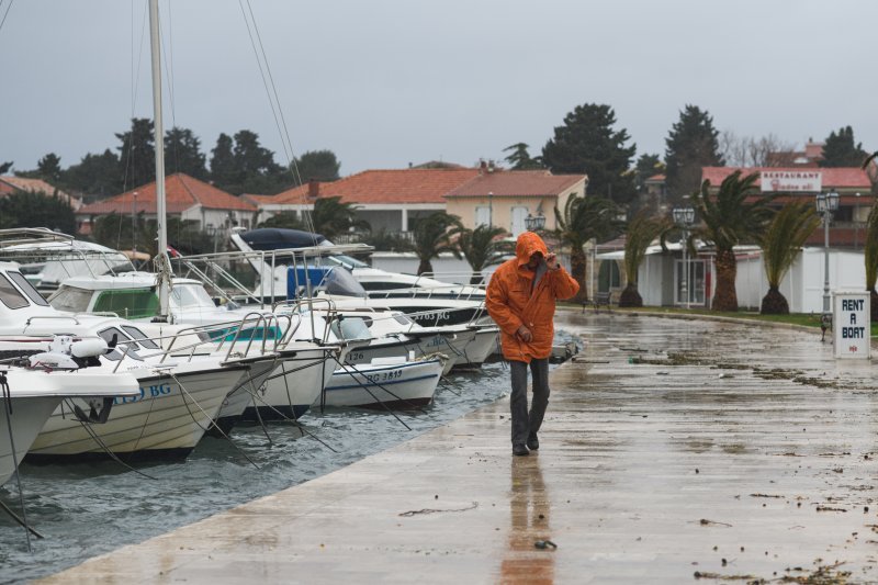 Tuča poharala Pakoštane gdje su poplavljene ulice