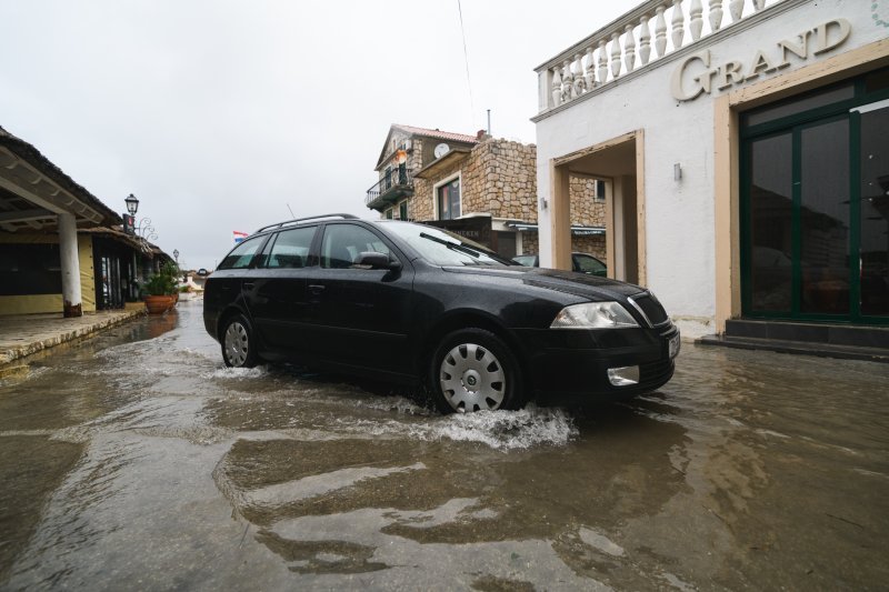 Tuča poharala Pakoštane gdje su poplavljene ulice