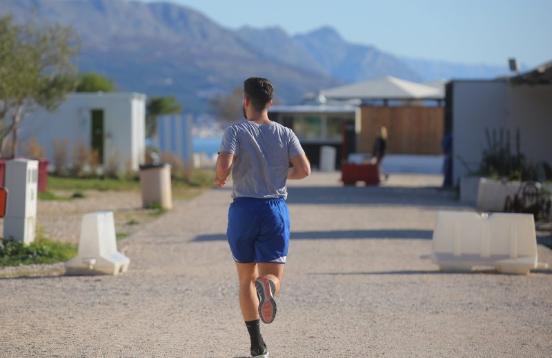 Sunčano vrijeme na blagdan mnogi Splićani iskoristili su za kupanje i šetnju uz more