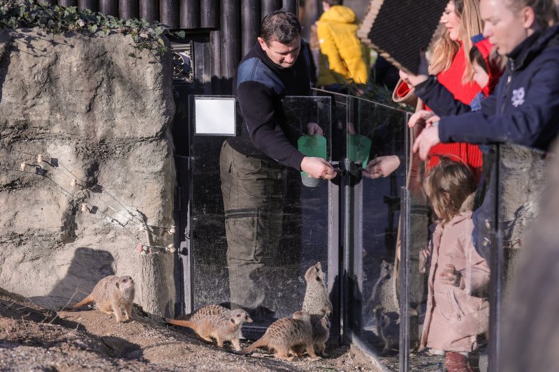 Pokloni za životinje u zoo vrtu u Zagrebu