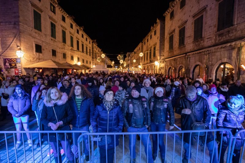 Neno Belan u sklopu Dubrovačkog zimskog festivala nastupio na Stradunu