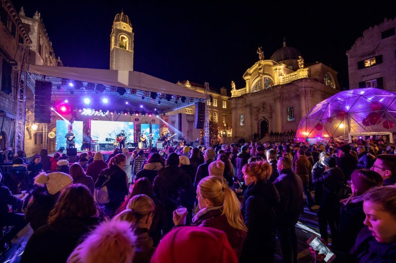 Neno Belan u sklopu Dubrovačkog zimskog festivala nastupio na Stradunu