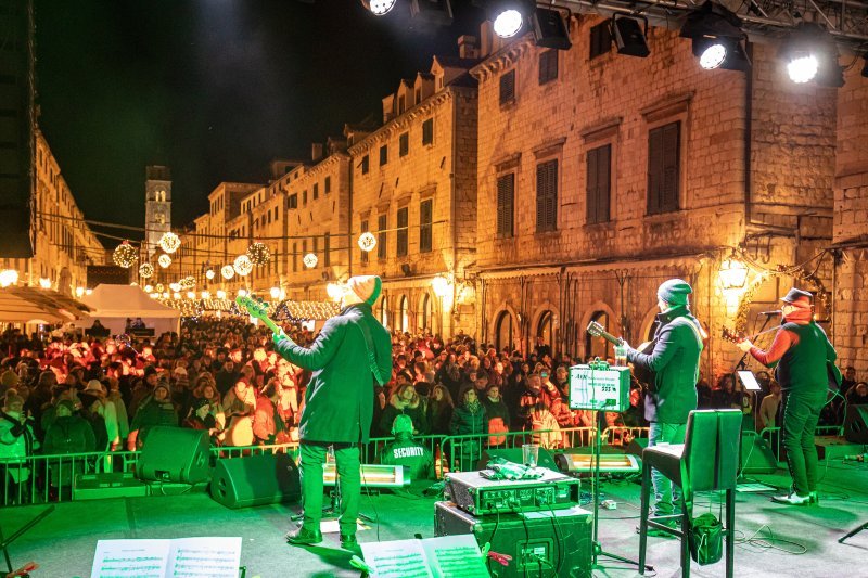 Neno Belan u sklopu Dubrovačkog zimskog festivala nastupio na Stradunu