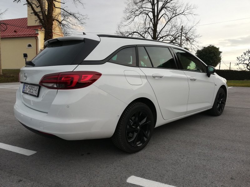 Opel Astra Sports Tourer Elegance D1.5DVH MT6