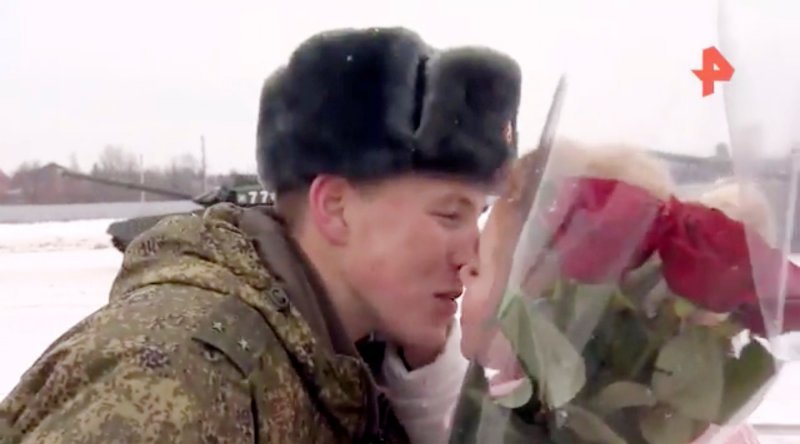 Ruski vojnik zaprosio djevojku na Valentinovo