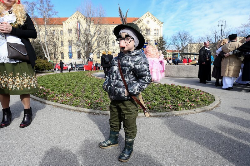 Zagreb: Vesela fašnička povorka prodefilirala je centrom grada