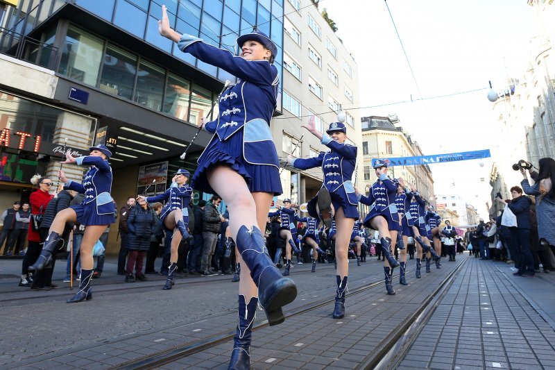 Zagreb: Vesela fašnička povorka prodefilirala je centrom grada