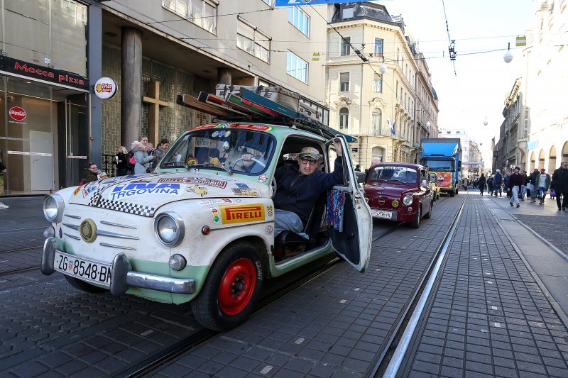 Zagreb: Vesela fašnička povorka prodefilirala je centrom grada