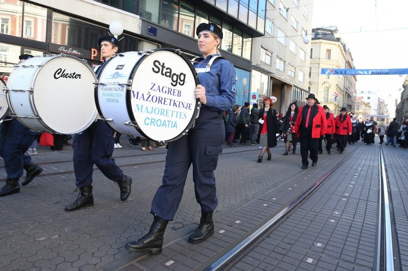 Zagreb: Vesela fašnička povorka prodefilirala je centrom grada