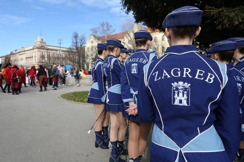 Zagreb: Vesela fašnička povorka prodefilirala je centrom grada