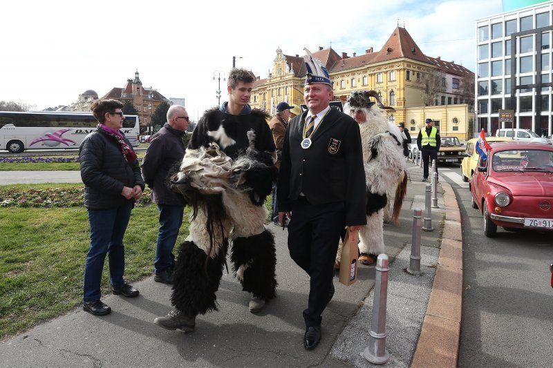 Zagreb: Vesela fašnička povorka prodefilirala je centrom grada