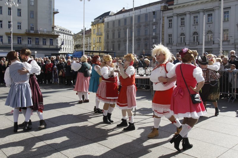 Zagreb: Vesela fašnička povorka prodefilirala je centrom grada