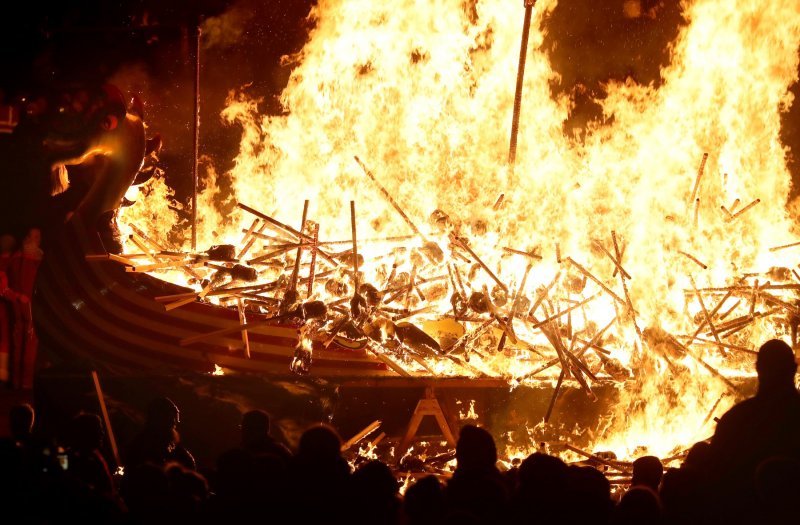 Vikinški festival Up Helly Aa u Lerwicku