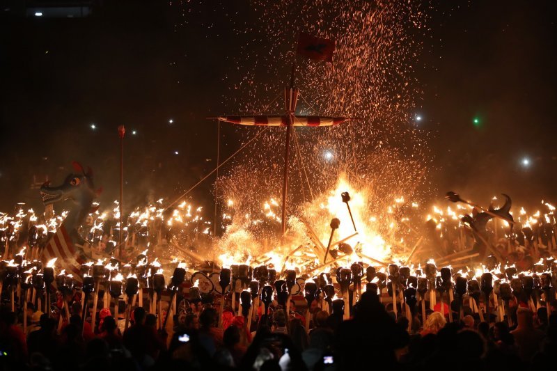 Vikinški festival Up Helly Aa u Lerwicku