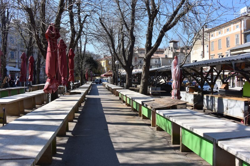 Pulska gradska tržnica i zelena tržnica prestale s radom do dalnjeg