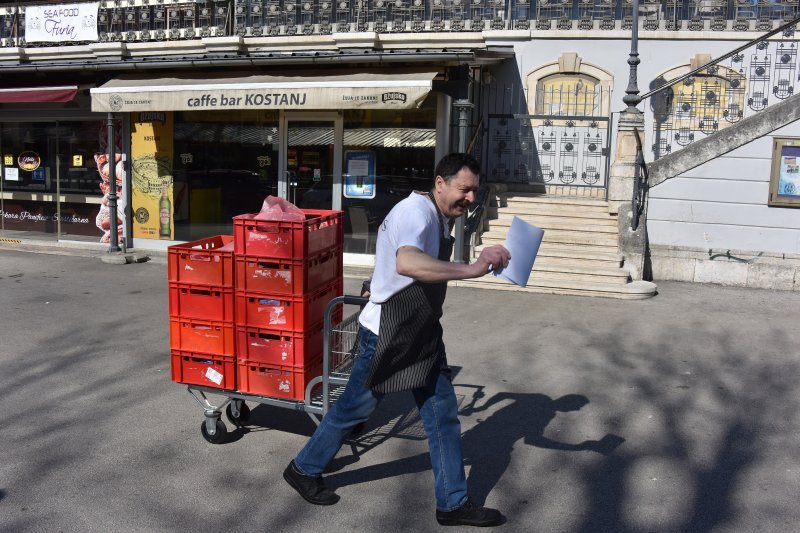 Pulska gradska tržnica i zelena tržnica prestale s radom do dalnjeg