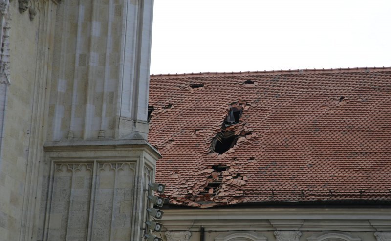 Katedrala i Nadbiskupski dvor nakon potresa