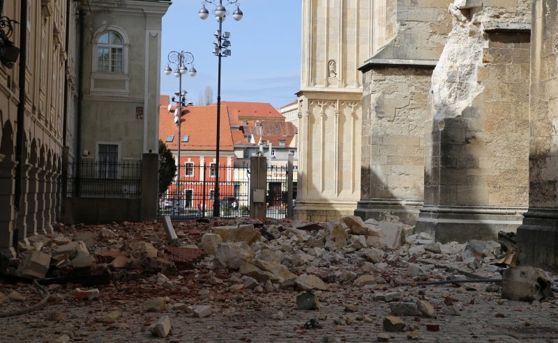 Katedrala i Nadbiskupski dvor nakon potresa