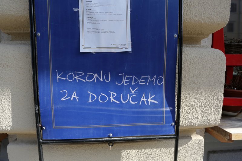 Rijeka: Šaljivi, motivacijski natpisi i grad tijekom borbe s koronavirusom