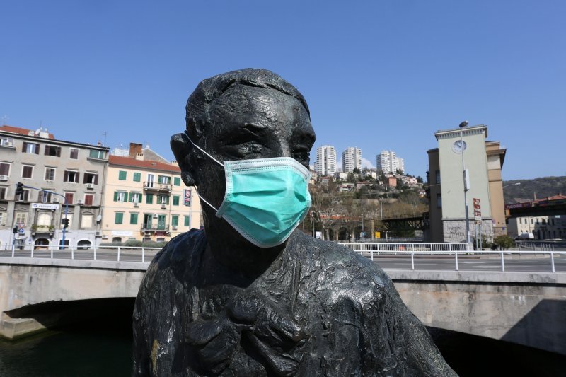 Rijeka: Šaljivi, motivacijski natpisi i grad tijekom borbe s koronavirusom