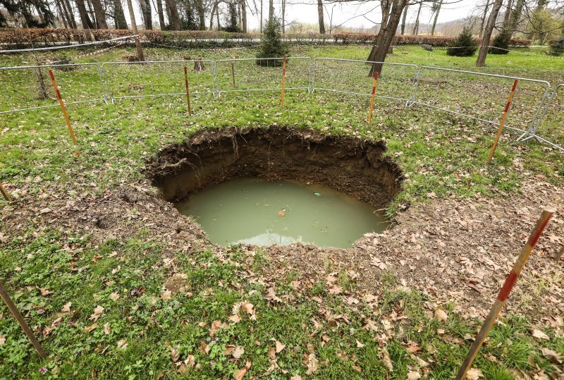 U Stubičkim Toplicama nakon potresa otvorila se rupa u zemlji