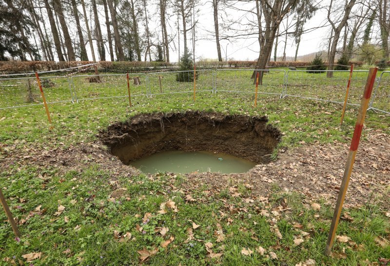 U Stubičkim Toplicama nakon potresa otvorila se rupa u zemlji