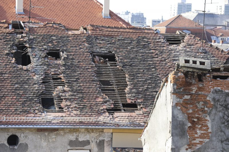 Zagreb: Volonteri saniraju uništene dimnjake na gradskim krovovima