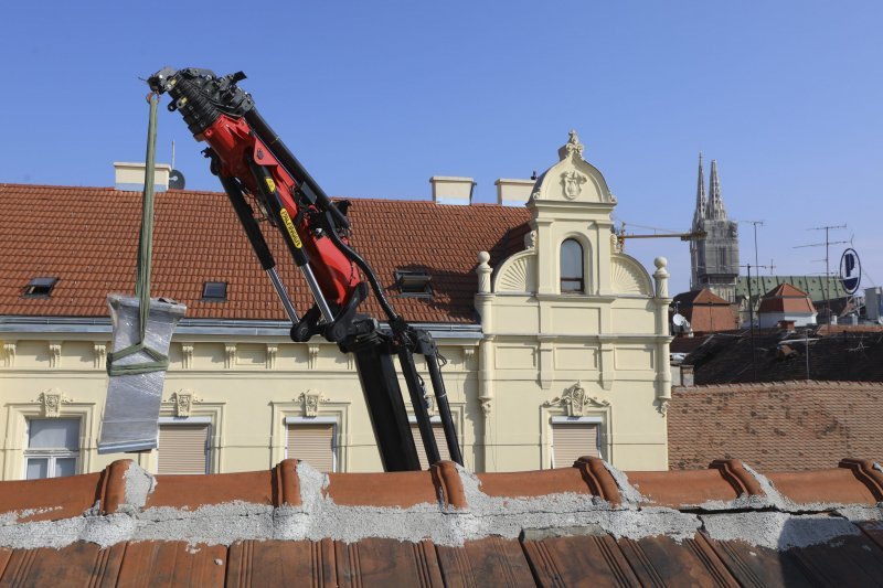 Zagreb: Volonteri saniraju uništene dimnjake na gradskim krovovima