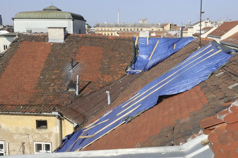 Zagreb: Volonteri saniraju uništene dimnjake na gradskim krovovima