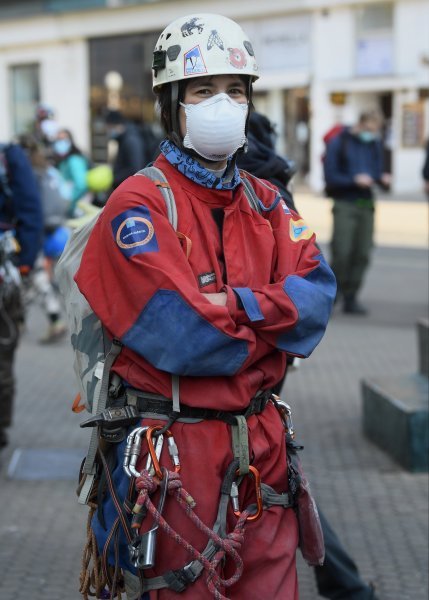 Zagreb: Alpinisti pomažu u sanaciji krovišta uništenih tijekom potresa