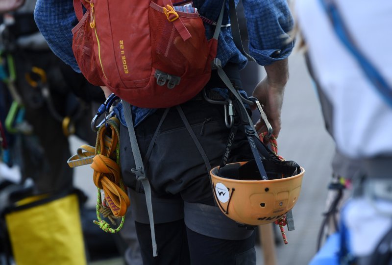 Zagreb: Alpinisti pomažu u sanaciji krovišta uništenih tijekom potresa