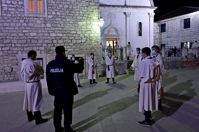 Tradicionalna procesija 'Za križen' uz stroge mjere zaštite