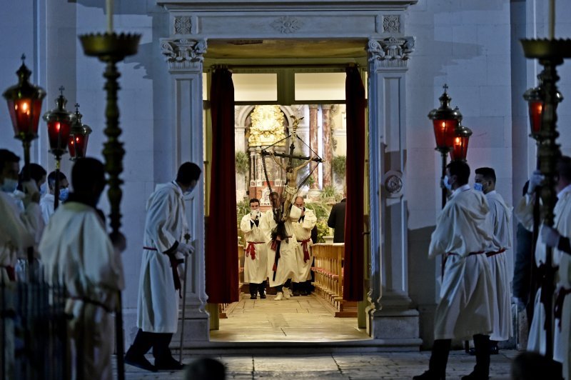 Tradicionalna procesija 'Za križen' uz stroge mjere zaštite