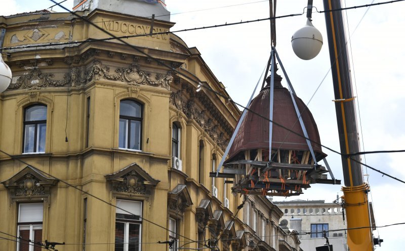 Skidanje kupole zgrade oštećene u potresima na križanju Ilice i Frankopanske