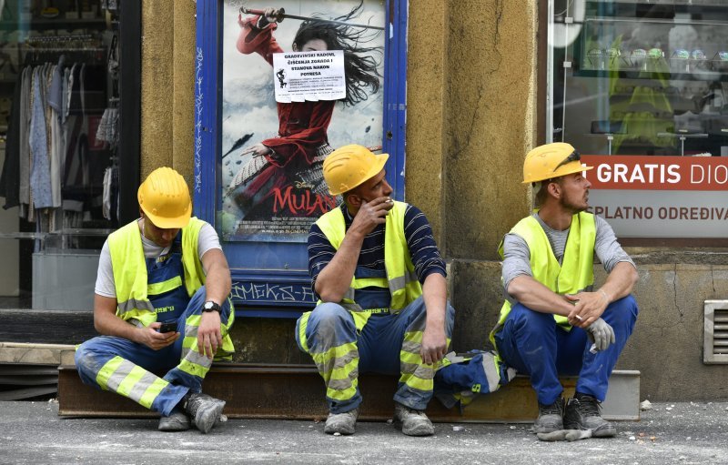 Skidanje kupole zgrade oštećene u potresima na križanju Ilice i Frankopanske