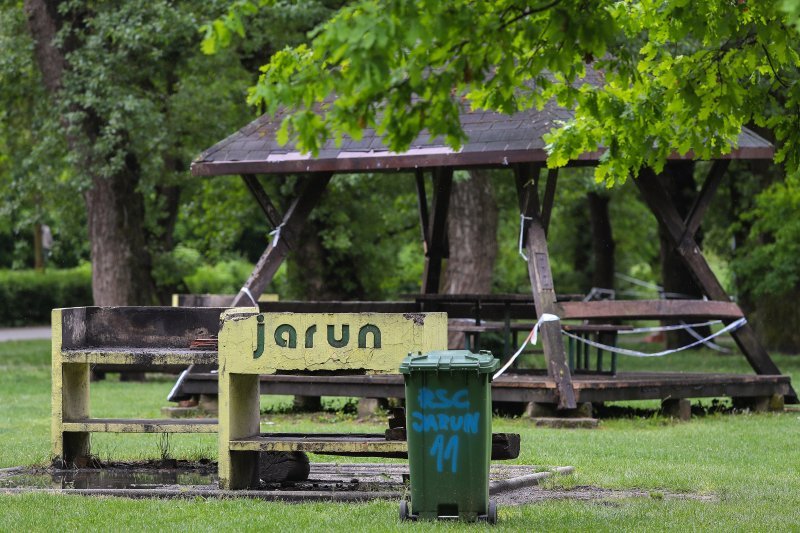 Zagreb: Klupe za roštilj ove godine na Jarunu potpuno su prazne