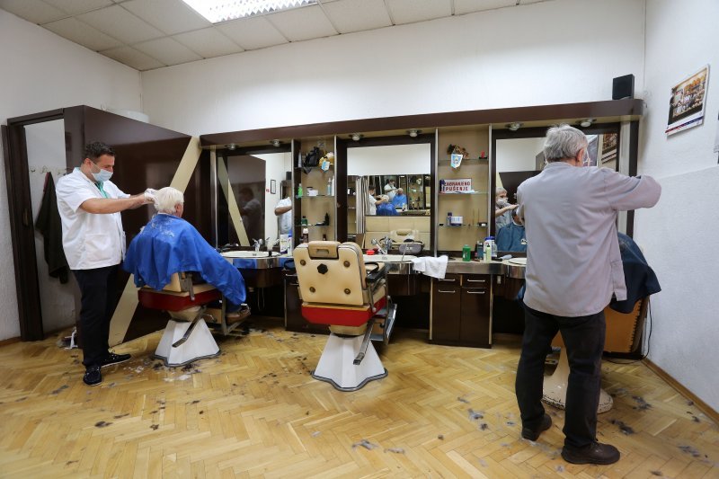 U Rijeci počeli s radom frizerski saloni i brijačnice
