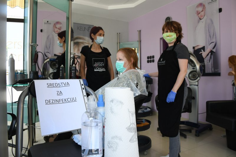 Bjelovar: Građani s nestrpljenjem dočekali otvaranje frizerskih salona