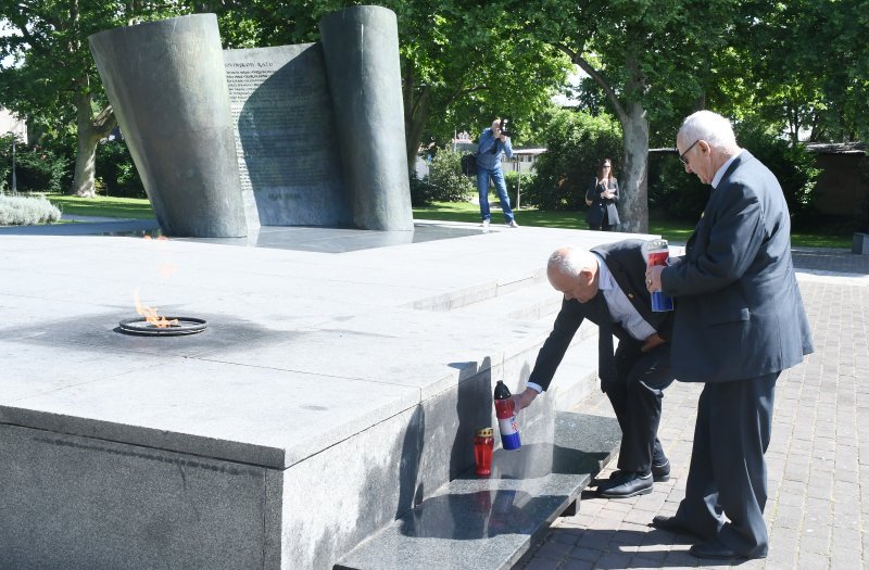 Sisak: Povodom Dana državnosti izaslanstva položila vijence i upalila svijeće